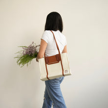 Load image into Gallery viewer, BTS V - FRI(END)S Tote (In-Stocks)